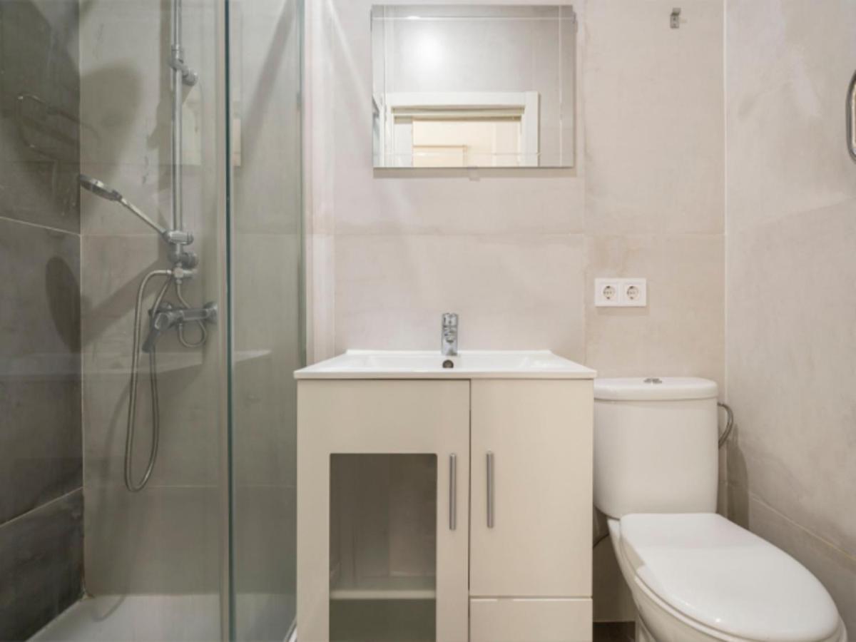 2 Bedroom Flat In La Latina-Carn Madrid Exterior foto